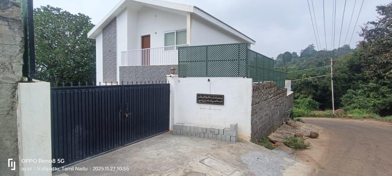 Villa entrance and surroundings